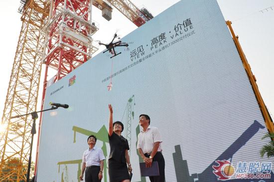 全球最大平頭塔機T3000定制交付儀式在中聯(lián)重科常德工業(yè)園隆重舉行